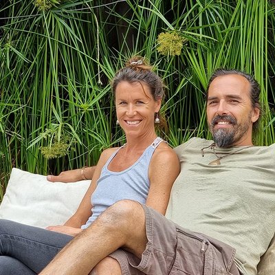 Francisco and Claudia, Aterra hosts