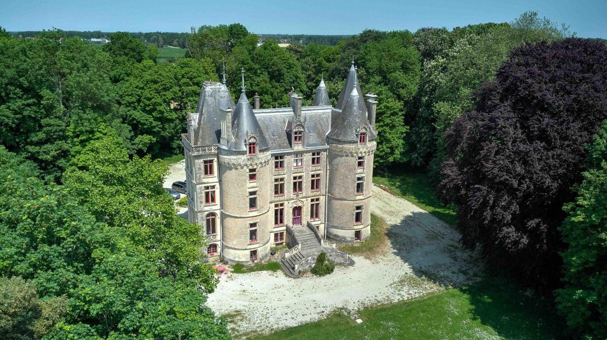 Château Coliving - 12th-century castle on a nature reserve in Normandy